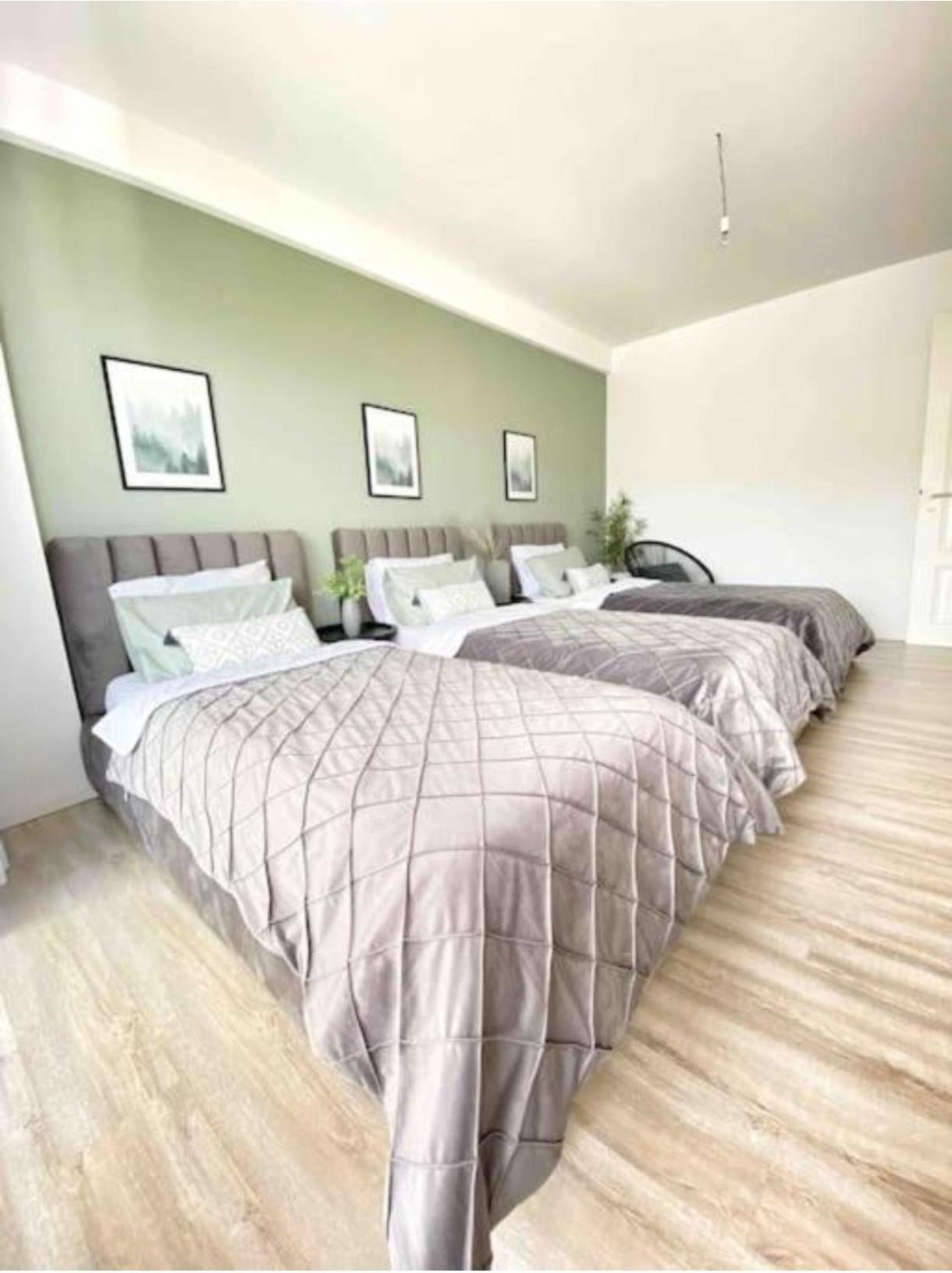 Duplex Lungomare Suites Вльора Екстер'єр фото